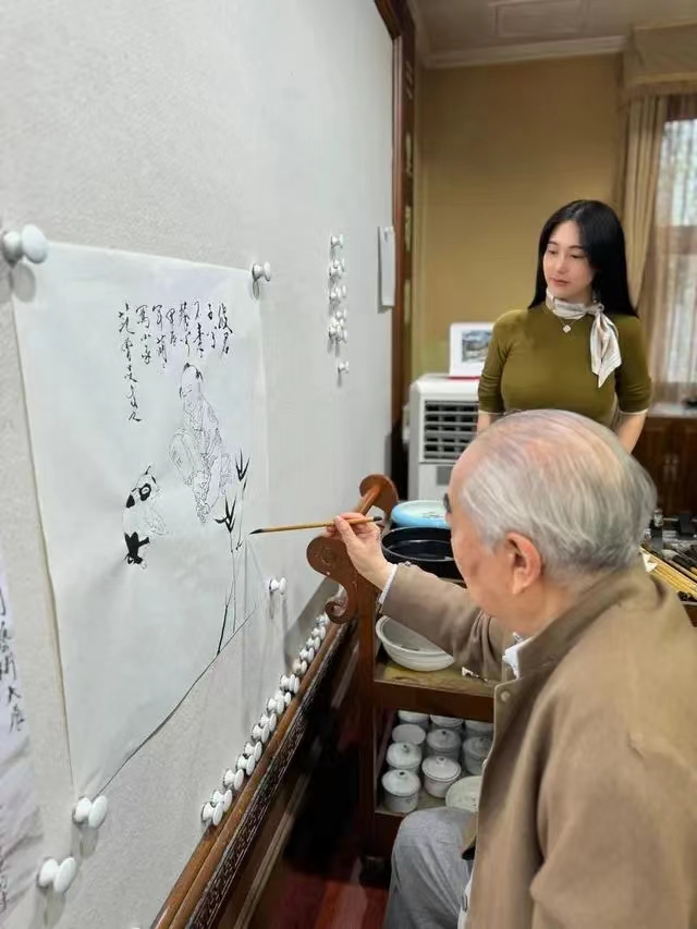 【今日时报】86岁书法大师娶36岁超模小娇妻